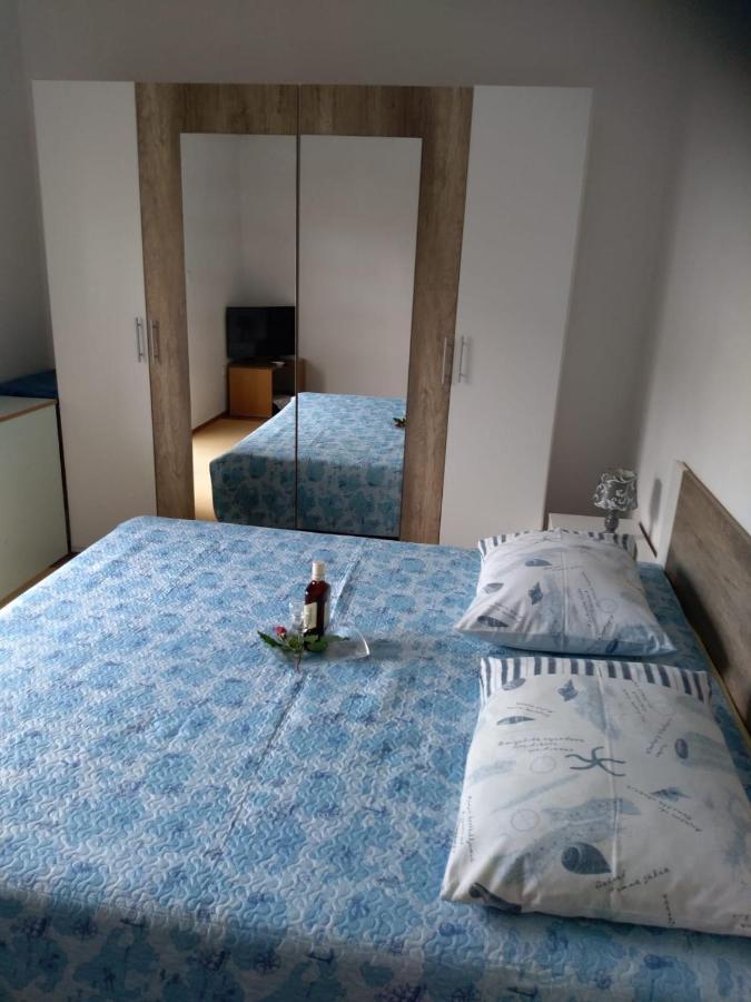 Midnight Apartman Ražanac Kültér fotó